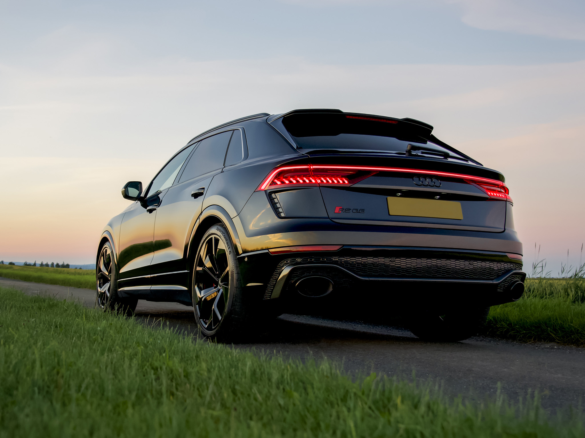 Audi RSQ8 Carbon Black